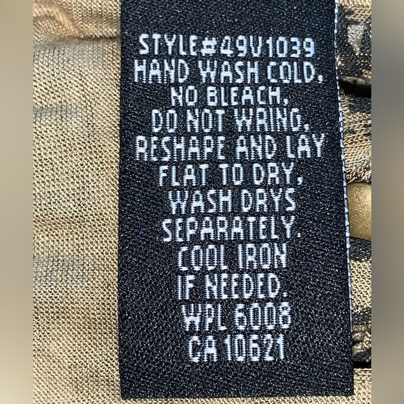 Wild at Heart! Cutouts and fringes vest - Picture 6 of 6